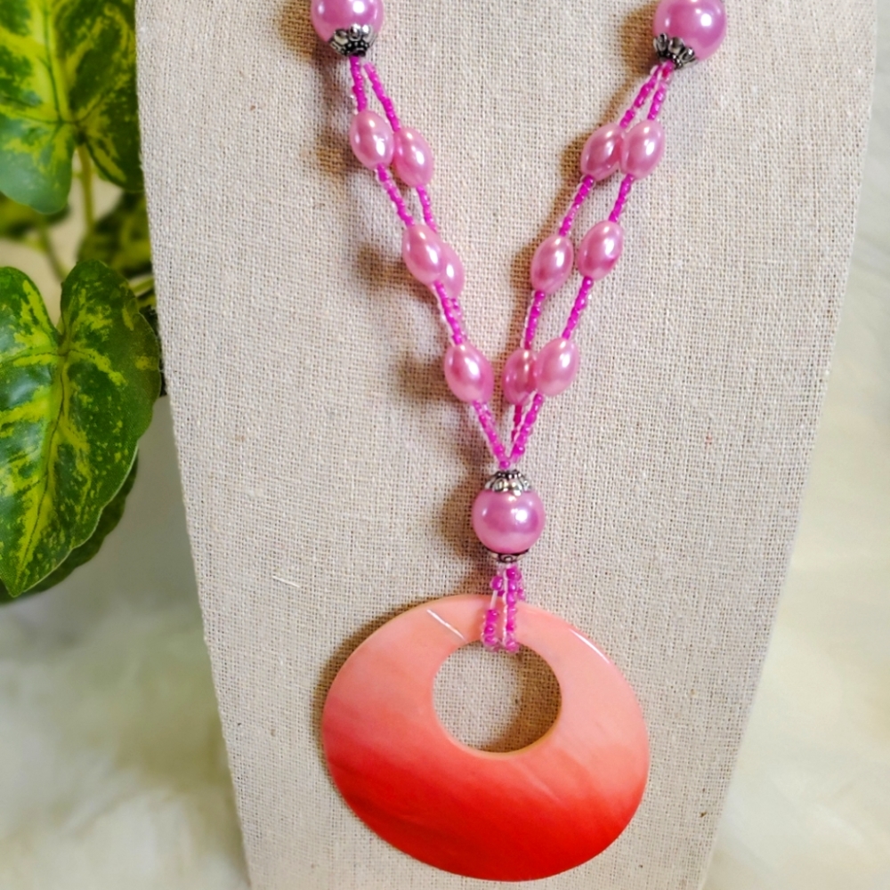 Pink Beaded Seashell Pendant Necklace
